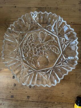Clear Glass Decorative Fruit Pattern Serving Bowl